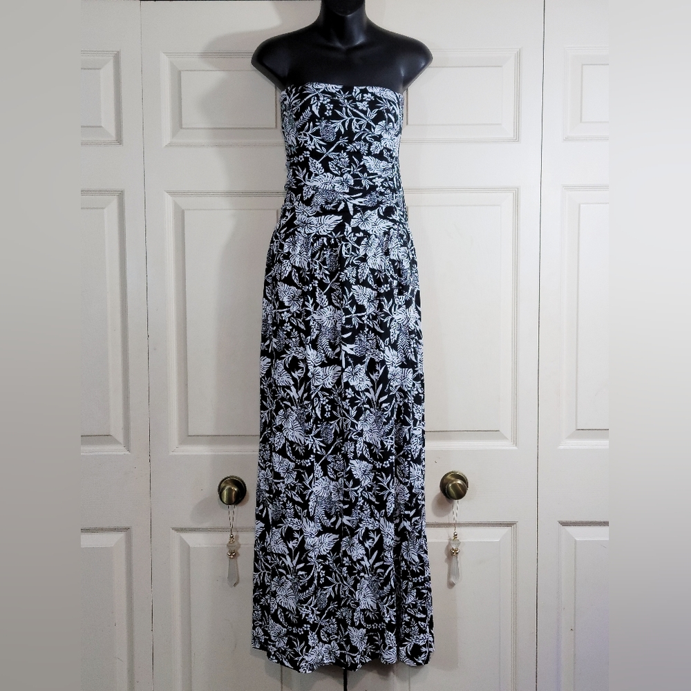 Venus Black and White Maxi Dress
